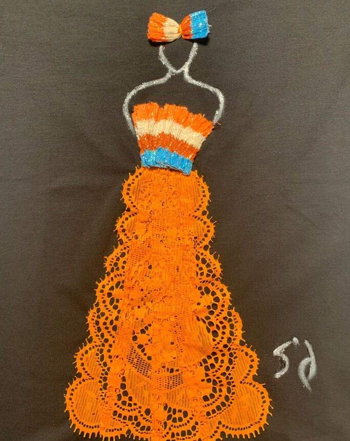 t-shirt con inserti cuciti
